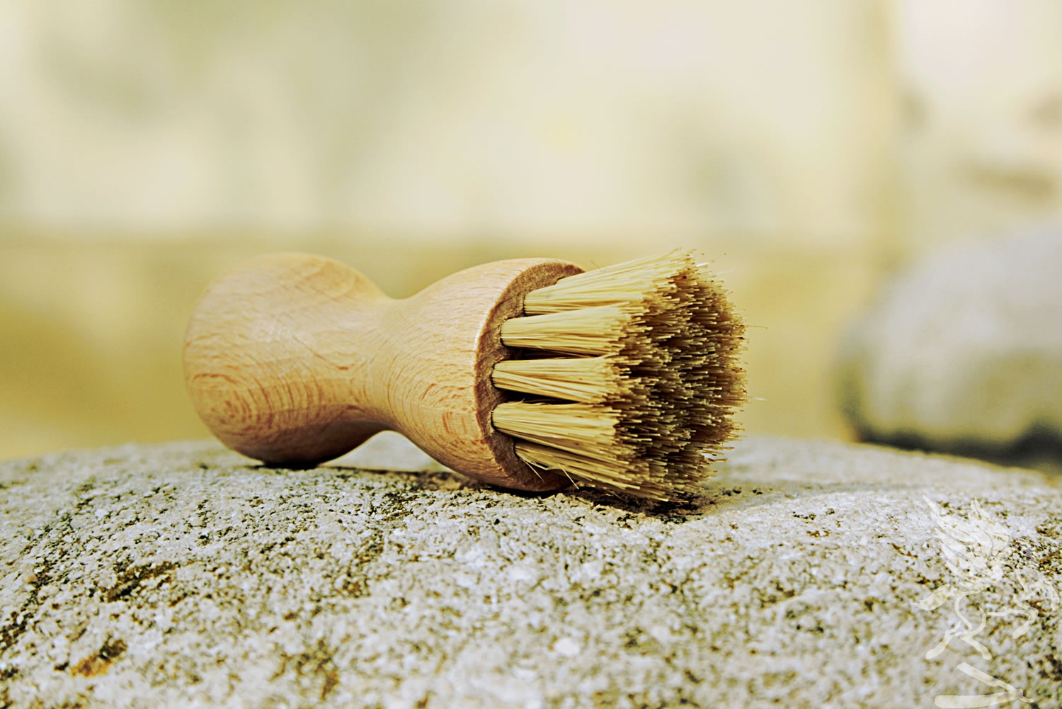 BEARD ALCHEMY - Michelangelo - Spazzola per baffi in setola bionda.