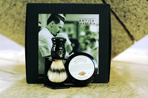 ANTICA BARBERIA Cofanetto con set rasatura 