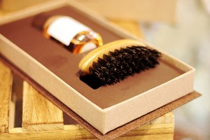 BEARD ALCHEMY - Box con Olio da barba Rugiada & Travel Brush 